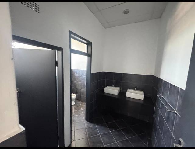 380M² WAREHOUSE TO LET IN WYNBERG